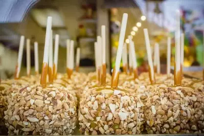 candy apples at Aunt Mahalias Candies