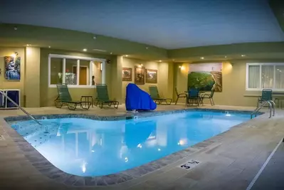 Indoor pool at the Appy Lodge