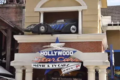 The outside of the Gatlinburg Hollywood Star Cars Museum.
