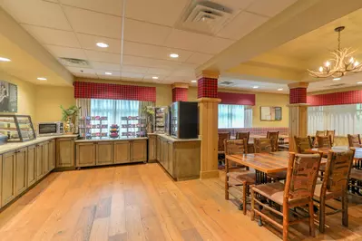 breakfast room at the appy lodge