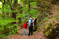dad and kids hiking