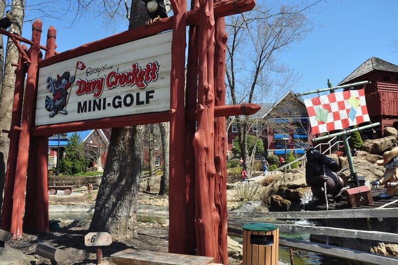 Ripley's Davy Crockett Mini Golf sign